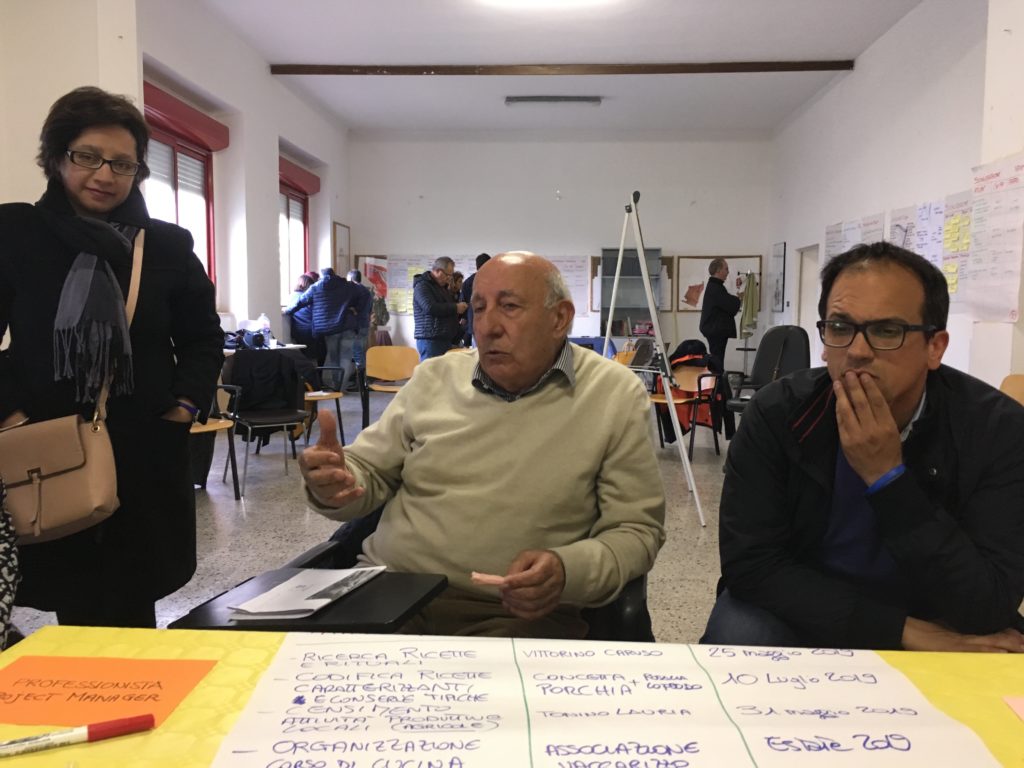 Momenti di confronto nel tavolo di prototipazione del team "Vaccarizzo da assaggiare".