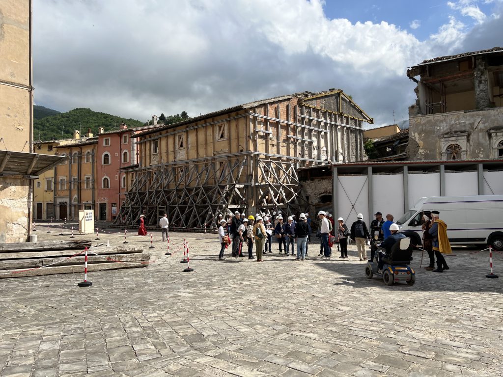 Cantieri Aperti
Visita alla zona rossa del
 centro storico di Visso.