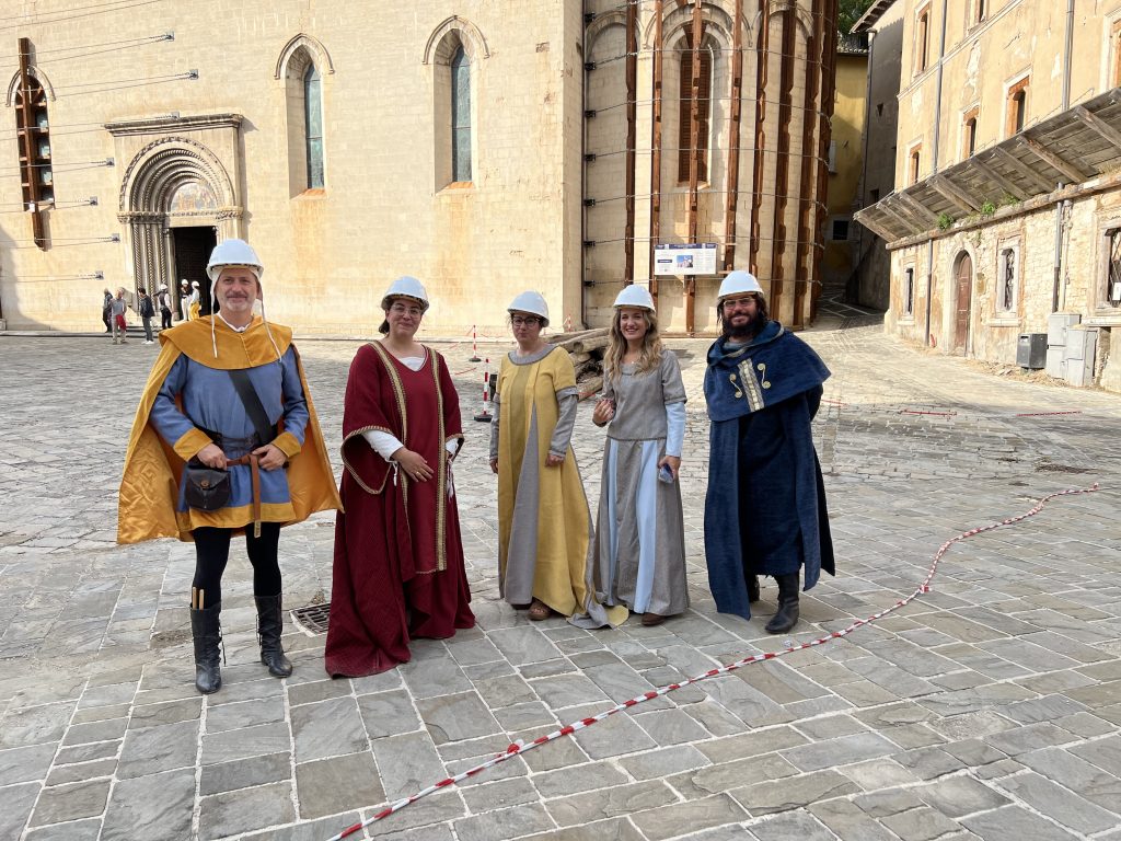 Figuranti in abiti storici dell'Associazione "Torneo delle Guaite" a Visso.