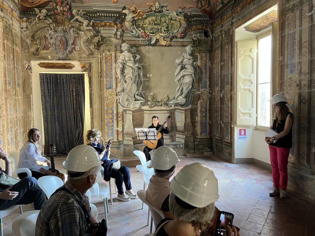 "Note di restauro". Intermezzo musicale eseguito dalle studentesse dell'Istituto Musicale Gaspare Spontini nella Sala degli Specchi di Palazzo Saladini di Rovetino.